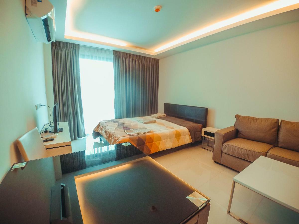 Club Royal Suites Pattaya Exterior foto