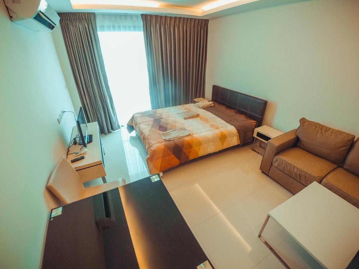 Club Royal Suites Pattaya Exterior foto